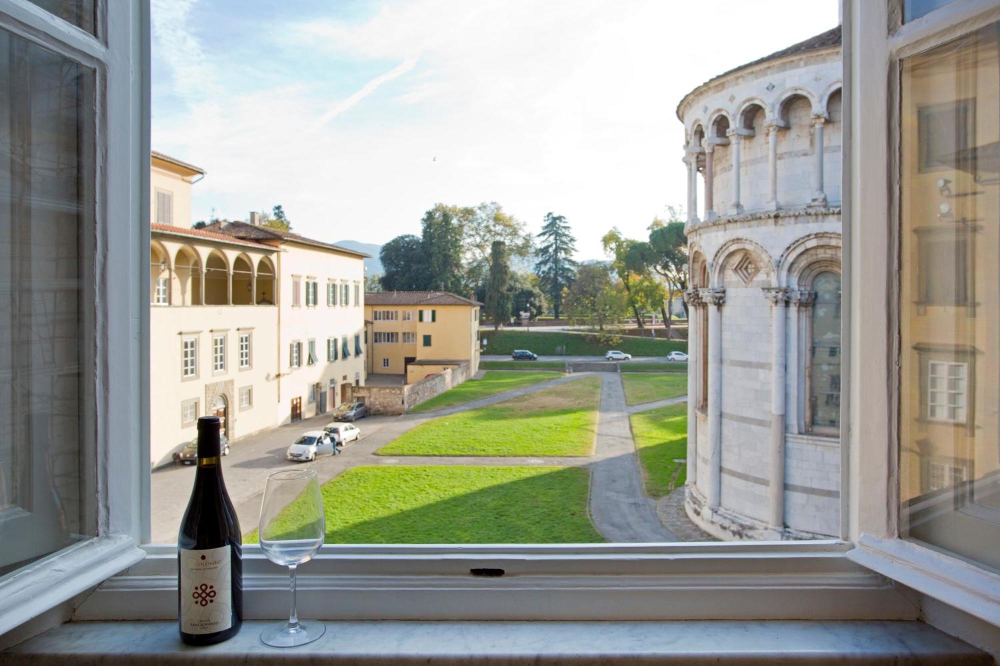 Apartamento Casa San Martino, Stylish Flat With Stunning Views Of S Cathedral Lucca